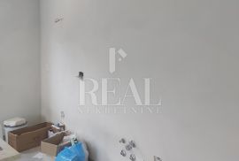 Rovinj, nekoliko minuta vožnje do centra, stan od 85 m2, 2S+DB, Rovinj, Appartment