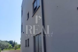 Rovinj, nekoliko minuta vožnje do centra, stan od 85 m2, 2S+DB, Rovinj, Appartment