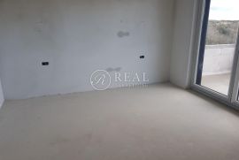 Rovinj, nekoliko minuta vožnje do centra, stan od 85 m2, 2S+DB, Rovinj, Appartment