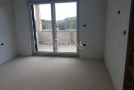 Rovinj, nekoliko minuta vožnje do centra, stan od 85 m2, 2S+DB, Rovinj, Appartment