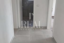 Rovinj, nekoliko minuta vožnje do centra, stan od 85 m2, 2S+DB, Rovinj, Appartment