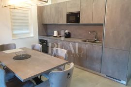 Rovinj, nekoliko minuta vožnje do centra, stan od 85 m2, 2S+DB, Rovinj, Kвартира