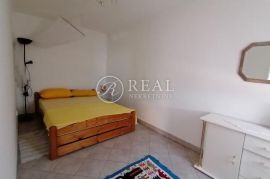 Odlična kuća, prekrasan pogled, 3 apartmana, Dramalj, Crikvenica, Ev