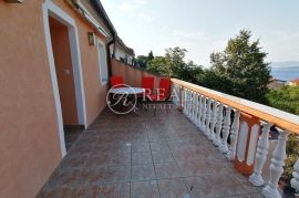 Odlična kuća, prekrasan pogled, 3 apartmana, Dramalj, Crikvenica, Ev