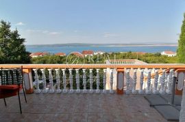 Odlična kuća, prekrasan pogled, 3 apartmana, Dramalj, Crikvenica, Ev