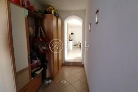 Odlična kuća, prekrasan pogled, 3 apartmana, Dramalj, Crikvenica, Ev