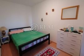 Odlična kuća, prekrasan pogled, 3 apartmana, Dramalj, Crikvenica, Ev