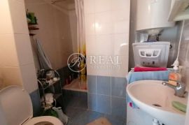 Odlična kuća, prekrasan pogled, 3 apartmana, Dramalj, Crikvenica, Ev