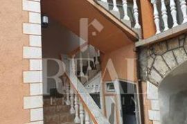 Odlična kuća, prekrasan pogled, 3 apartmana, Dramalj, Crikvenica, Ev