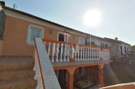 Odlična kuća, prekrasan pogled, 3 apartmana, Dramalj, Crikvenica, Ev