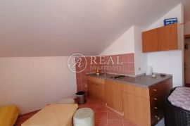 Odlična kuća, prekrasan pogled, 3 apartmana, Dramalj, Crikvenica, Ev