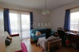 Odlična kuća, prekrasan pogled, 3 apartmana, Dramalj, Crikvenica, Ev