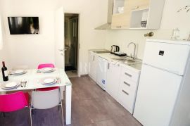 Kuća 300 m2, 4 apartmana, okućnica, Medulin, Medulin, Casa