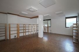 Prodaja poslovnog prostora na Podmurvicama površine 342.04 M2, Rijeka, Εμπορικά ακίνητα