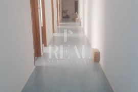 Prodaja poslovnog prostora na Škurinju 2902m2, Rijeka, Commercial property