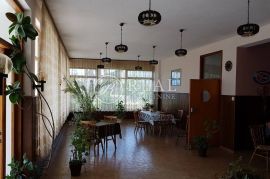 Supetarska draga,Kuća 605m2 sa Restoranom u prizemlju, Rab, Casa