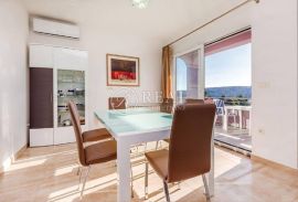 Kuća sa 4 vrhunsko opremljena apartmana,370m2, Rab, بيت