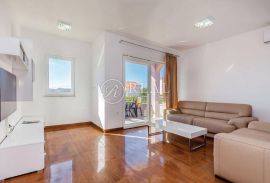 Kuća sa 4 vrhunsko opremljena apartmana,370m2, Rab, بيت