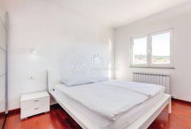 Kuća sa 4 vrhunsko opremljena apartmana,370m2, Rab, بيت