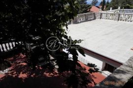 Smokvica drugi red do mora ,prizemnica 75m2,170m2 okućnice, Novi Vinodolski, House