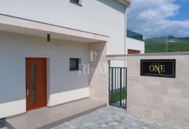 Novi Vinodolski, samostojeća kuća P+1, 302 m2, Novi Vinodolski, House