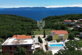 Rabac, okolica, dvije kuće i građevinski teren s pogledom na more, Labin, Дом