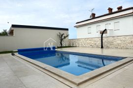 Istra, Umag, okolica - moderna vila s bazenom, 700 m od mora, Umag, Casa