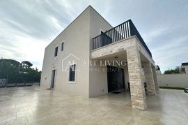 Istra, Umag, okolica - moderna vila s bazenom, 700 m od mora, Umag, Casa