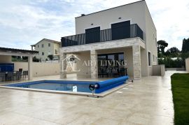 Istra, Umag, okolica - moderna vila s bazenom, 700 m od mora, Umag, Casa