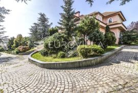 Gračani luksuzno obiteljsko imanje, vila 810m2 na zemljištu 3.965m2, Zagreb, Famiglia