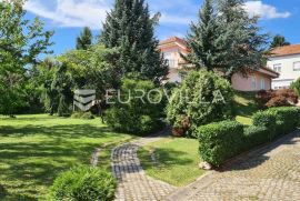 Gračani luksuzno obiteljsko imanje, vila 810m2 na zemljištu 3.965m2, Zagreb, Famiglia