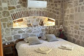 Zadar, Privlaka, impresivna dalmatinska kamena kuća s bazenom i okućnicom, Privlaka, House