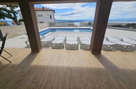 CRIKVENICA - predivna kuća 270 m2 s bazenom na odličnoj lokaciji, Crikvenica, Casa