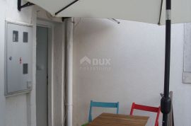 OTOK KRK, PUNAT - Renovirani apartman sa terasom u centru, Punat, Kвартира