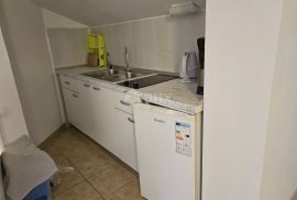 OTOK RAB, BANJOL - Apartmanska kuća, bazen, parking, pogled na more, Rab, بيت