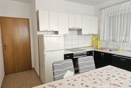 OTOK RAB, BANJOL - Apartmanska kuća, bazen, parking, pogled na more, Rab, بيت