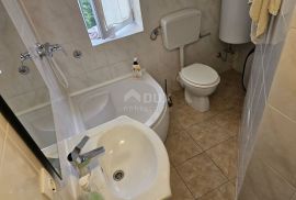 OTOK RAB, BANJOL - Apartmanska kuća, bazen, parking, pogled na more, Rab, بيت