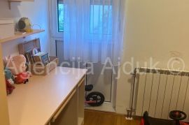 Split Gripe 78 m2 trosoban stan, top lokacija, pogled na more, Split, Appartement