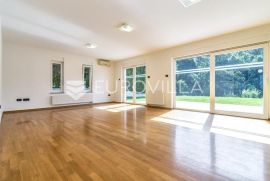 Zagreb, Šestine, prekrasna kuća s velikim vrtom i bazenom 300 m2, Zagreb, Casa