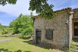 ISTRA, ROČKO POLJE, KUĆA ZA RENOVACIJU SA LIJEPOM OKUĆNICOM, Buzet, Kuća