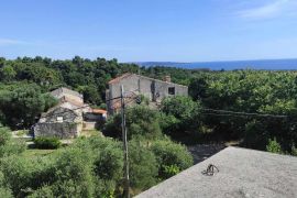 OTOK RAB, KAMPOR - Kuća za adaptaciju sa maslinikom 800m od plaže, Rab, House