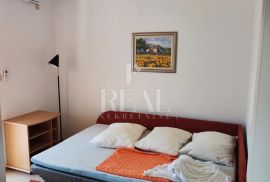 Izvrsna prilika, kuća sa 6 apartmana!!!, Trogir - Okolica, Casa