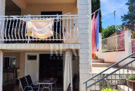 Izvrsna prilika, kuća sa 6 apartmana!!!, Trogir - Okolica, Casa