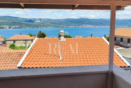 Izvrsna prilika, kuća sa 6 apartmana!!!, Trogir - Okolica, Haus