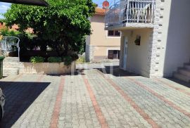 Izvrsna prilika, kuća sa 6 apartmana!!!, Trogir - Okolica, Casa