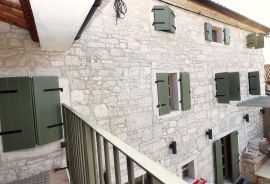 Poreč, okolica, autohtona kamena vila s bazenim i saunom, Poreč, Maison