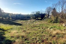 ZEMLJIŠTE U MALOM NASELJU 3.5 km OD MORA, Barban, Zemljište