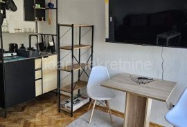 Zemun centar garsonjera lux, Zemun, Flat