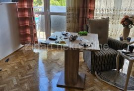 Zemun centar garsonjera lux, Zemun, Flat