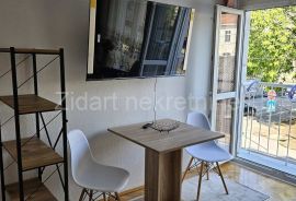 Zemun centar garsonjera lux, Zemun, Flat